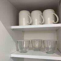 食器はこの他にお皿，ナイフフォークスプーンなどもあります