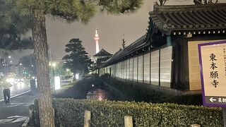 東本願寺から見える京都タワー