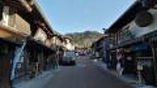 江戸時代から明治時代にかけての古い家屋が残っています