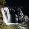 大蛇伝説も残る、壮観な大滝