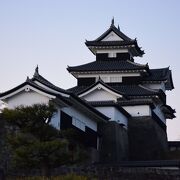 白河駅前にある城郭跡