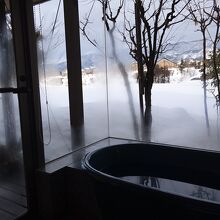 バスルームからの雪景色