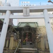 品川駅前にある稲荷神社