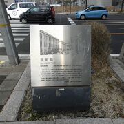 旧居留地の真ん中を南北に走る道