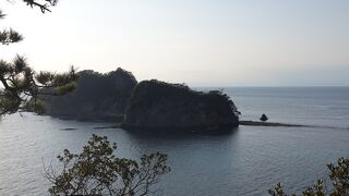 堂ヶ島沖合すぐにある島々
