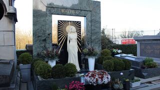 モンマルトル墓地