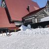 積雪すごいです。