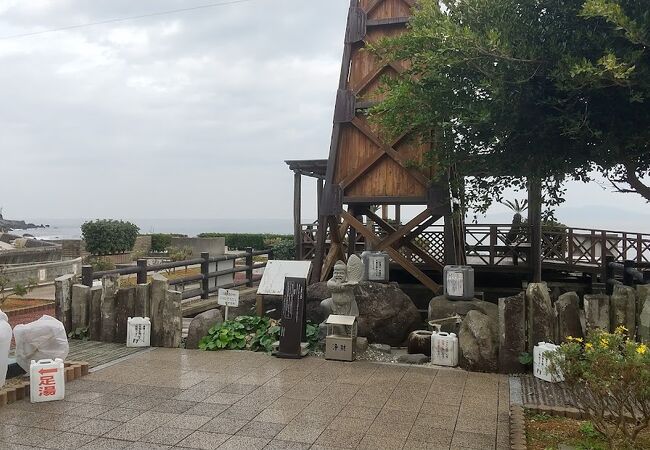 海岸沿いの足湯スポット