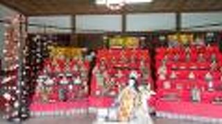 つるし雛まつり期間中は雛飾りあり