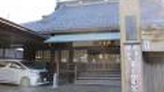 伊東玄朴のお墓があります