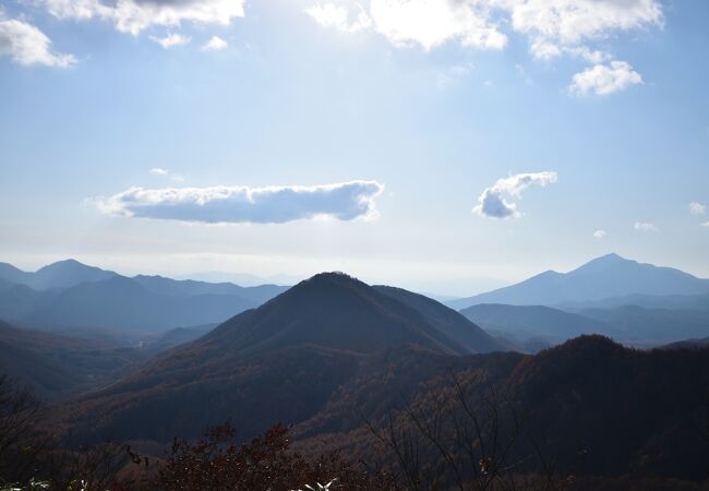 遠くに会津盆地を望める絶景