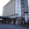 立地がよく、温泉あり豪華ご馳走もつけられるチェーンホテル