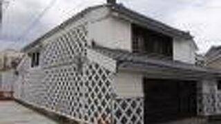 下田市街で最もインパクトのあるなまこ壁の建物でした