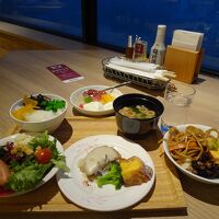 旭川の町を眺めながらの朝食