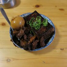 肉豆腐(480円)、120円プラスして玉子付