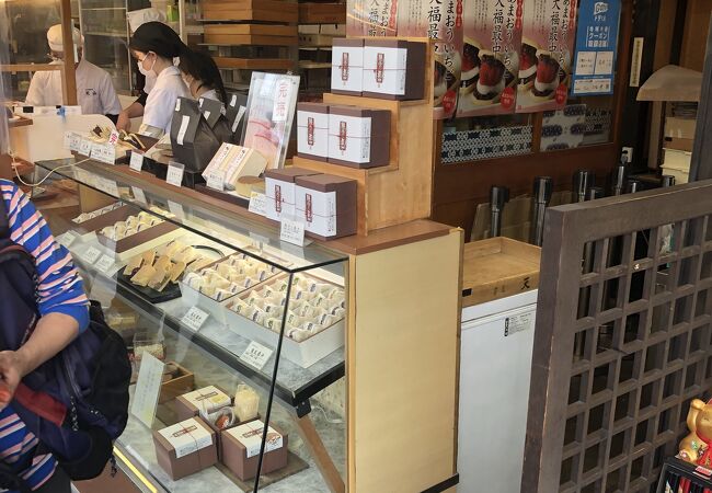 太宰府天満宮参道にある上品な甘さの最中が美味しいお店です。