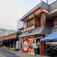 花屋敷通りの店。