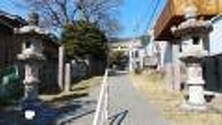 葉山の高台にある歴史ある神社