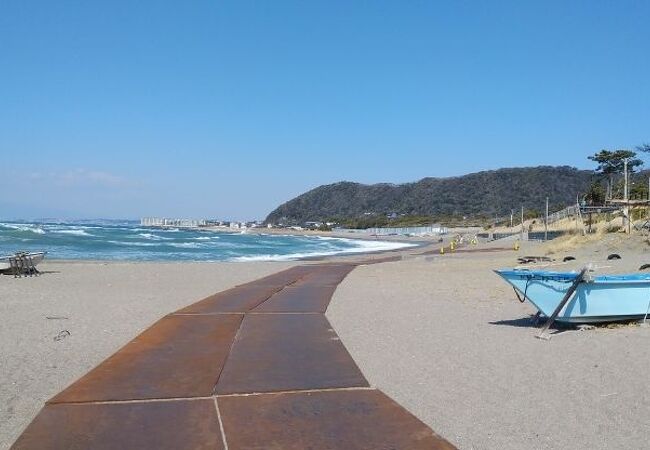 葉山公園の正面に広がる海水浴場