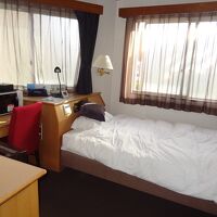 少し広めのシングルルーム。