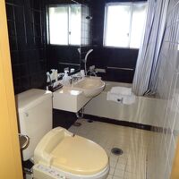 一般的なビジネスホテルより広いバス/トイレ。