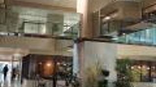 阪急梅田駅直結巨大モール