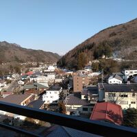 本館和室からは、温泉街、山々が見えます。