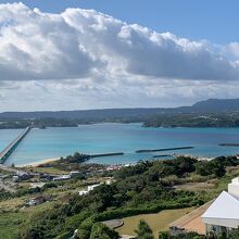 タワーから古宇利大橋を眺める