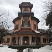 済生館本館の建物を移築・復元し山形市郷土館として保存されている