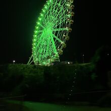 淡路ＳＡと直結。観覧車 がキレイ