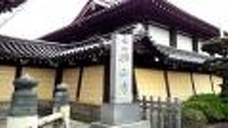 西本願寺の南側にありました。