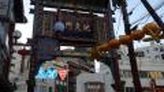 中華街の名所、”横浜関帝廟”に至近距離の位置にあります。