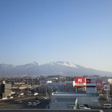 エレベータホールから見た浅間山。