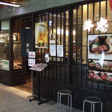 パセオウエストの１階中ほどにあります