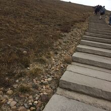 登山は階段の部分もあります。