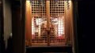 鳥居が無ければ神社には見えなさそう