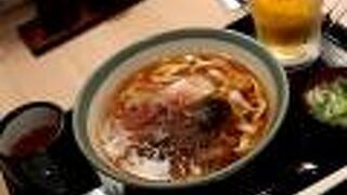 B級グルメのきしめん店ですが、店の雰囲気は高級感あります。