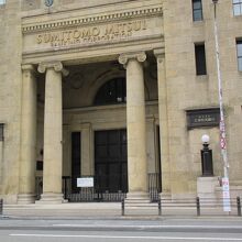 重厚なファザード