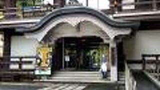 入場料は高めですが、空いています。