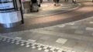 駅に直結するショッピングモール