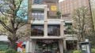 低価格の店が多く入っている商業施設です