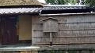 芭蕉堂のお隣にありました。