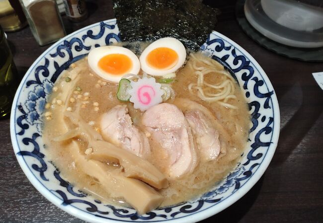 東京駅ラーメンストリートにある有名な斑鳩