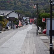 宇佐勅使街道、電柱のないおしゃれな参道。