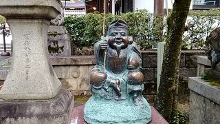 商売繁盛の神として親しまれています。
