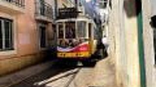 リスボンの可愛い路面電車