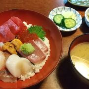 地元民にも人気の海鮮・定食の店