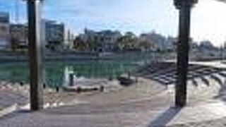 新町川水際公園の対岸にある遊歩道