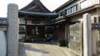 ポンプ式の井戸が今でも使われていた