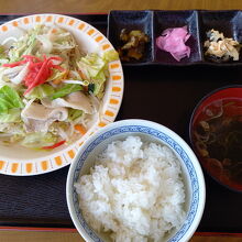 野菜炒め定食650円